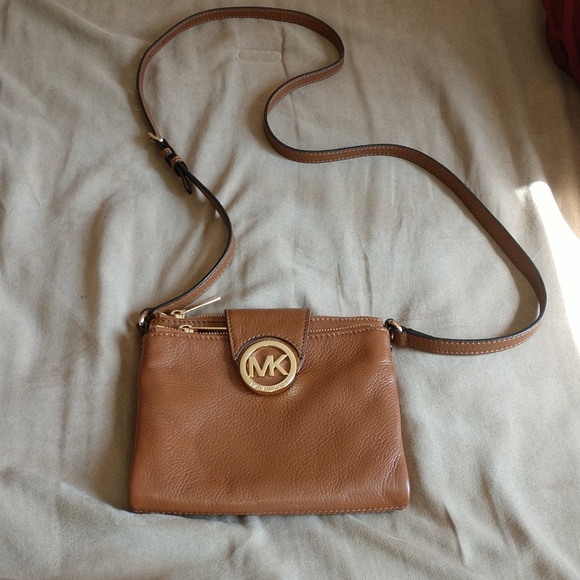 Michael Kors Handbags - Michael Kors leather tan crossbody